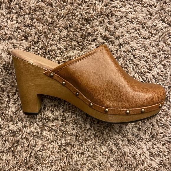 Old Navy Clogs - Picture 8 of 8